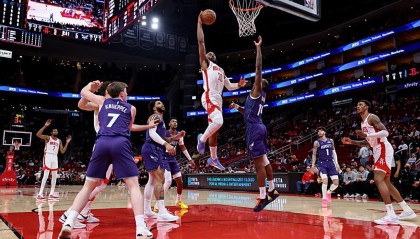 本来进攻就一片混乱，结果火箭还让他长时间留在场上拖累空间？