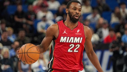 Xingkong Yule-攻防建功！维金斯掏球后迅速反击 接希罗击地助攻飞身扣篮