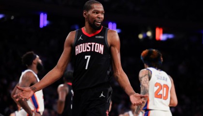 星空娱乐APP下载-杜兰特空砍30分唐斯25分 火箭末节崩盘遭尼克斯逆转